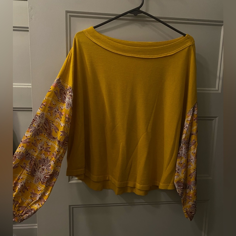 Wonderly~Mustard Yellow Top w/ Fun Sleeves~ Size M